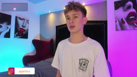 Snapshot of liamwild20 chatting on 03-19-26, 04:05 liam online show from 03-19-26, 04:05