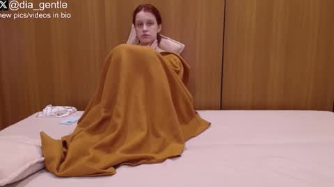 Dia and Julian online show from 03-18-26, 04:48