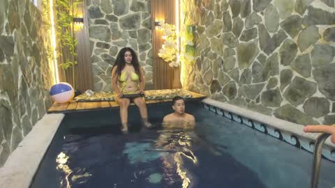 Snapshot of liana_asaff chatting on 12-20-24, 07:39 Mistress Liana - Sir Asaf online show from 12-20-24, 07:39