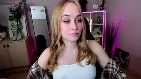 Snapshot of lianabright chatting on 06-09-26, 02:01 Liana online show from 06-09-26, 02:01