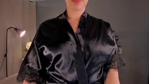 Snapshot of liapearce chatting on 02-19-26, 02:02 Lia online show from 02-19-26, 02:02