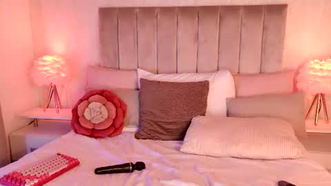 Snapshot of liarasol chatting on 07-17-26, 10:14 Liora online show from 07-17-26, 10:14