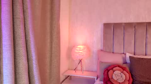 Snapshot of liarasol chatting on 07-18-26, 10:35 Liora online show from 07-18-26, 10:35