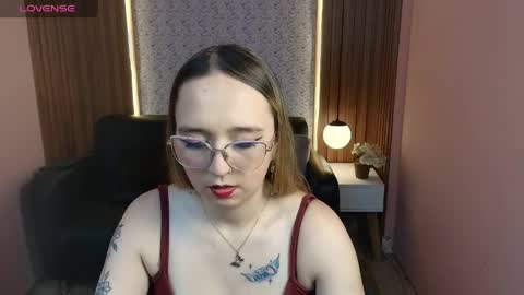 Snapshot of liaroberts1 chatting on 05-29-26, 01:53 Lia Roberts online show from 05-29-26, 01:53