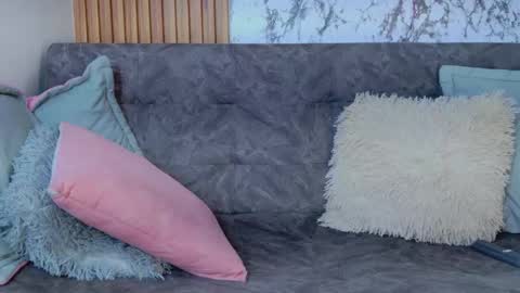 Snapshot of liaruso chatting on 10-04-25, 02:20 liaross online show from 10-04-25, 02:20