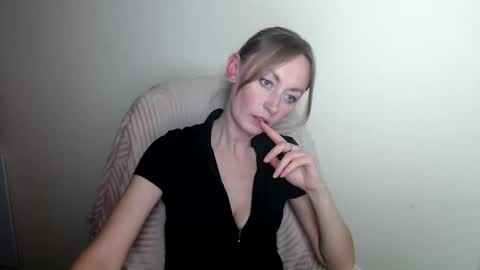 Lia online show from 05-04-26, 01:07