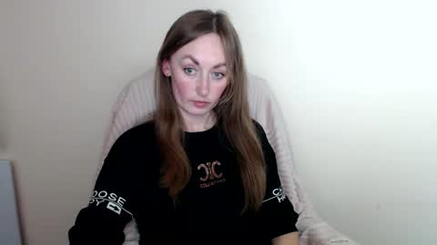 Lia online show from 05-20-26, 12:22