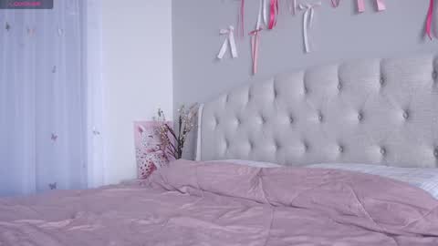 Lia online show from 04-01-26, 01:39