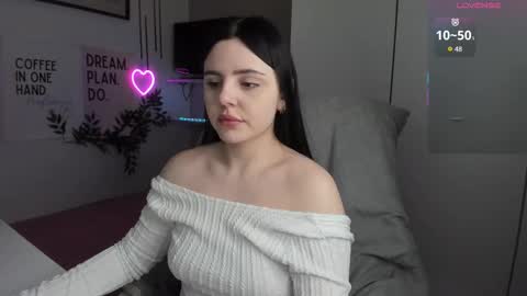 Lia online show from 11-24-25, 08:36