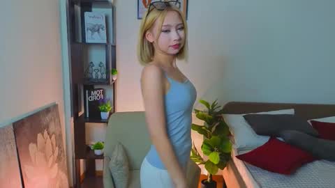 Snapshot of libbykammler chatting on 10-21-25, 03:35 Emmy online show from 10-21-25, 03:35