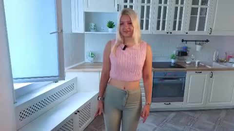 Snapshot of libbytippen chatting on 07-25-26, 01:25 Im Monica online show from 07-25-26, 01:25