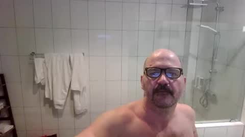 Snapshot of libertarians1972 chatting on 10-15-25, 08:14 Cockcentric online show from 10-15-25, 08:14