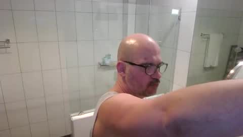 Snapshot of libertarians1972 chatting on 10-22-25, 10:15 Cockcentric online show from 10-22-25, 10:15