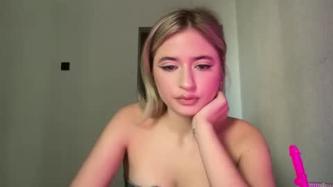 Snapshot of librelover chatting on 10-17-25, 09:23 librelover online show from 10-17-25, 09:23