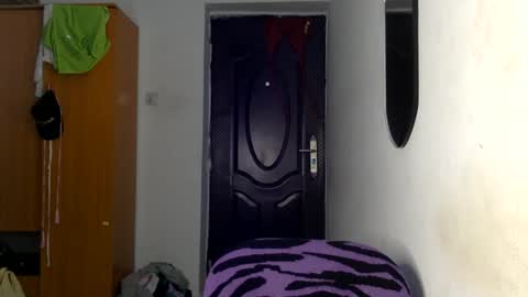 Snapshot of lick_my_pussyyy226651 chatting on 02-12-25, 07:35 caira online show from 02-12-25, 07:35