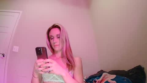 Snapshot of lickmehere69 chatting on 10-07-25, 11:02 Summer Skye online show from 10-07-25, 11:02