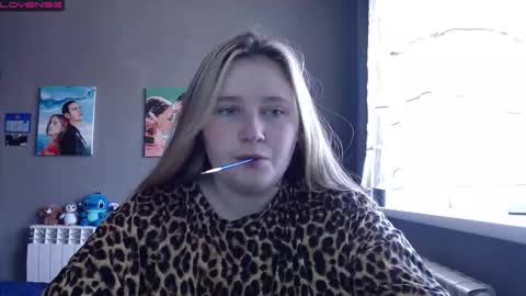 light_lunaa online show from 09-18-25, 06:59