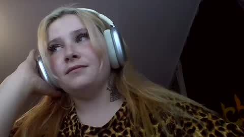 light_lunaa online show from 07-16-26, 04:35