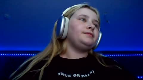 light_lunaa online show from 08-07-26, 04:09