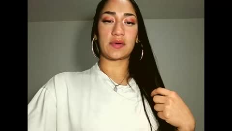 Snapshot of liia__strong chatting on 10-04-25, 11:30 LIIA online show from 10-04-25, 11:30