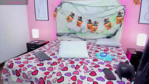 liiam_smith_ online show from 10-31-25, 01:34