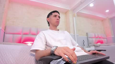 Snapshot of liiamhudson_ chatting on 02-22-25, 04:40 L I I A M online show from 02-22-25, 04:40