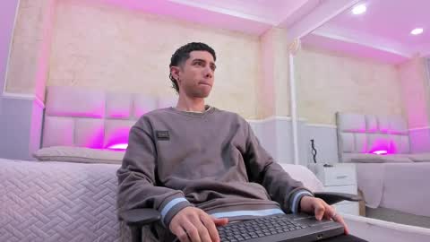 Snapshot of liiamhudson_ chatting on 03-01-25, 04:37 L I I A M online show from 03-01-25, 04:37