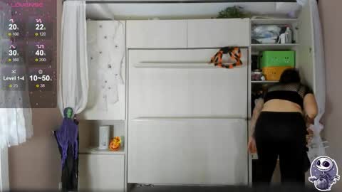         online show from 10-11-25, 11:42