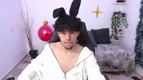 Snapshot of liil_boy chatting on 12-17-25, 12:44 Lil Boy- online show from 12-17-25, 12:44