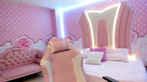 Snapshot of liily_hot chatting on 12-10-24, 07:54 LIILY online show from 12-10-24, 07:54