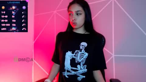 Snapshot of liilylouise chatting on 10-27-25, 12:53 Liliana online show from 10-27-25, 12:53