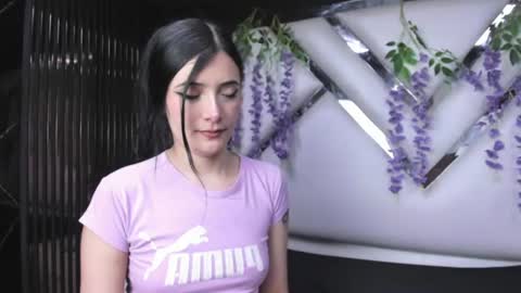 Snapshot of liinzy_rouse chatting on 07-10-26, 04:53 Brittany online show from 07-10-26, 04:53