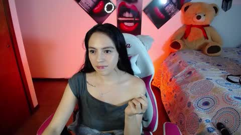 Snapshot of lika_little3 chatting on 10-25-25, 01:02 Liika  online show from 10-25-25, 01:02