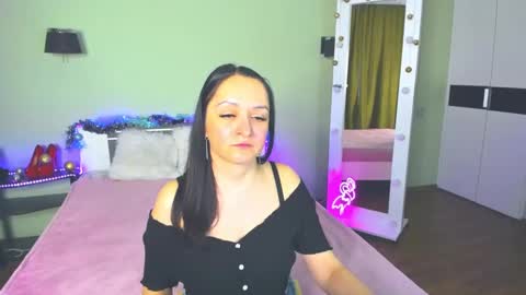 Snapshot of likaa_likaa chatting on 12-12-24, 12:01 Lika online show from 12-12-24, 12:01