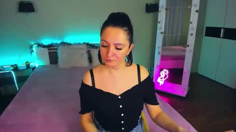 Snapshot of likaa_likaa chatting on 01-08-25, 04:44 Lika online show from 01-08-25, 04:44