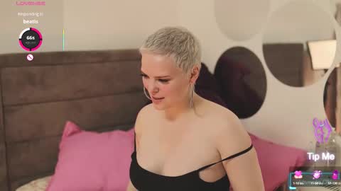 likaaberry online show from 10-15-25, 05:18