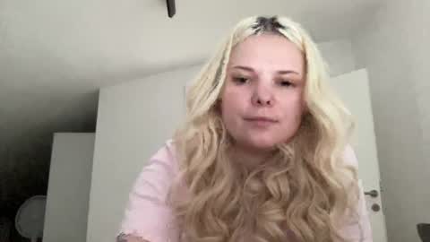 Snapshot of likaaberry chatting on 06-22-26, 10:45 likaaberry online show from 06-22-26, 10:45