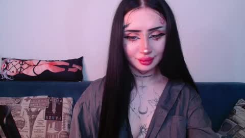 Snapshot of likaasun chatting on 09-10-25, 05:13 Alisa tattogirl online show from 09-10-25, 05:13