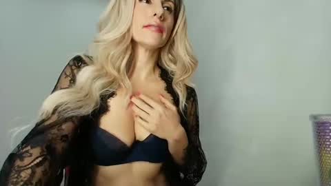 Snapshot of like_firebird chatting on 12-15-24, 04:29 Mia Onlyfans link - online show from 12-15-24, 04:29