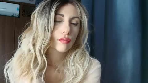 Snapshot of like_firebird chatting on 02-10-25, 03:03 Mia Onlyfans link - online show from 02-10-25, 03:03