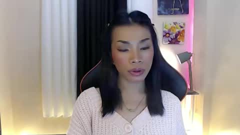 Snapshot of likliklicklengleng chatting on 03-05-26, 11:23 Leng online show from 03-05-26, 11:23