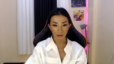 Snapshot of likliklicklengleng chatting on 03-12-26, 06:36 Leng online show from 03-12-26, 06:36