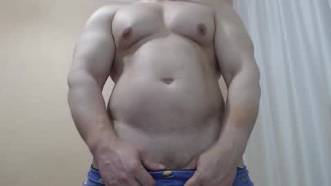 Snapshot of likwidator84 chatting on 05-08-26, 12:10 Maximus online show from 05-08-26, 12:10
