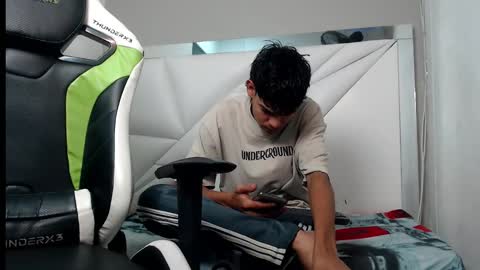 Snapshot of lil_babyyy_ chatting on 12-20-25, 03:35 LIAM online show from 12-20-25, 03:35