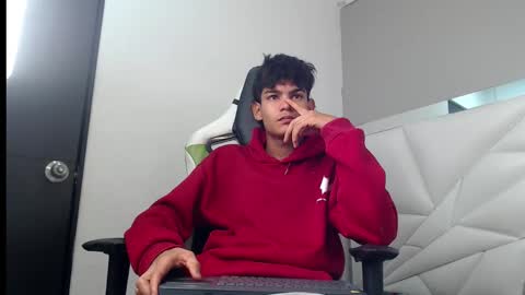 Snapshot of lil_babyyy_ chatting on 12-21-25, 03:24 LIAM online show from 12-21-25, 03:24