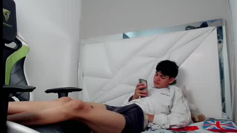 Snapshot of lil_babyyy_ chatting on 12-22-25, 03:47 LIAM online show from 12-22-25, 03:47