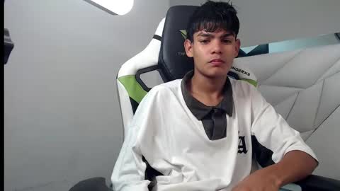 Snapshot of lil_babyyy_ chatting on 12-23-25, 03:37 LIAM online show from 12-23-25, 03:37