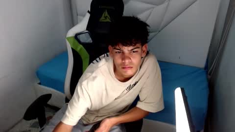 Snapshot of lil_babyyy_ chatting on 01-16-26, 04:49 LIAM online show from 01-16-26, 04:49