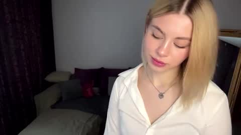 Snapshot of lil_elisa chatting on 09-11-25, 10:48 Elisa online show from 09-11-25, 10:48