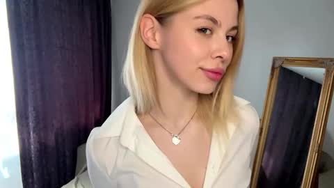 Snapshot of lil_elisa chatting on 09-12-25, 11:21 Elisa online show from 09-12-25, 11:21